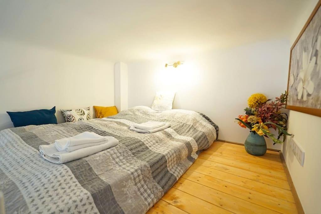 R69 Apartament *