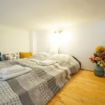 R69 Apartment